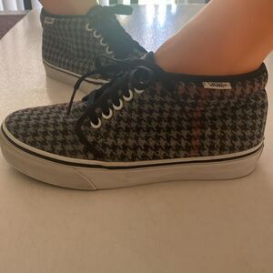 VANS Mid Top / Chukka Houndstooth Wool Sneakers Women’s Size 7.5
